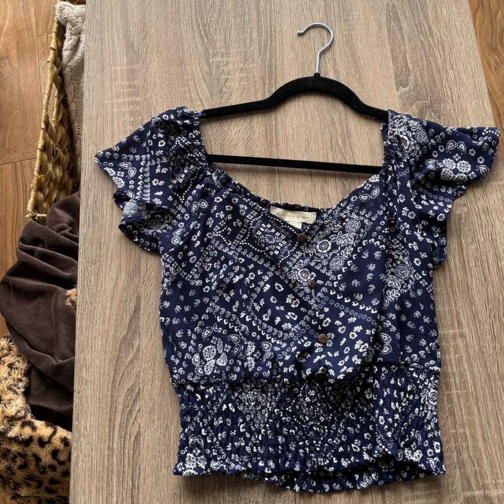 Monteau Los Angeles Blue and White Floral Women's Top